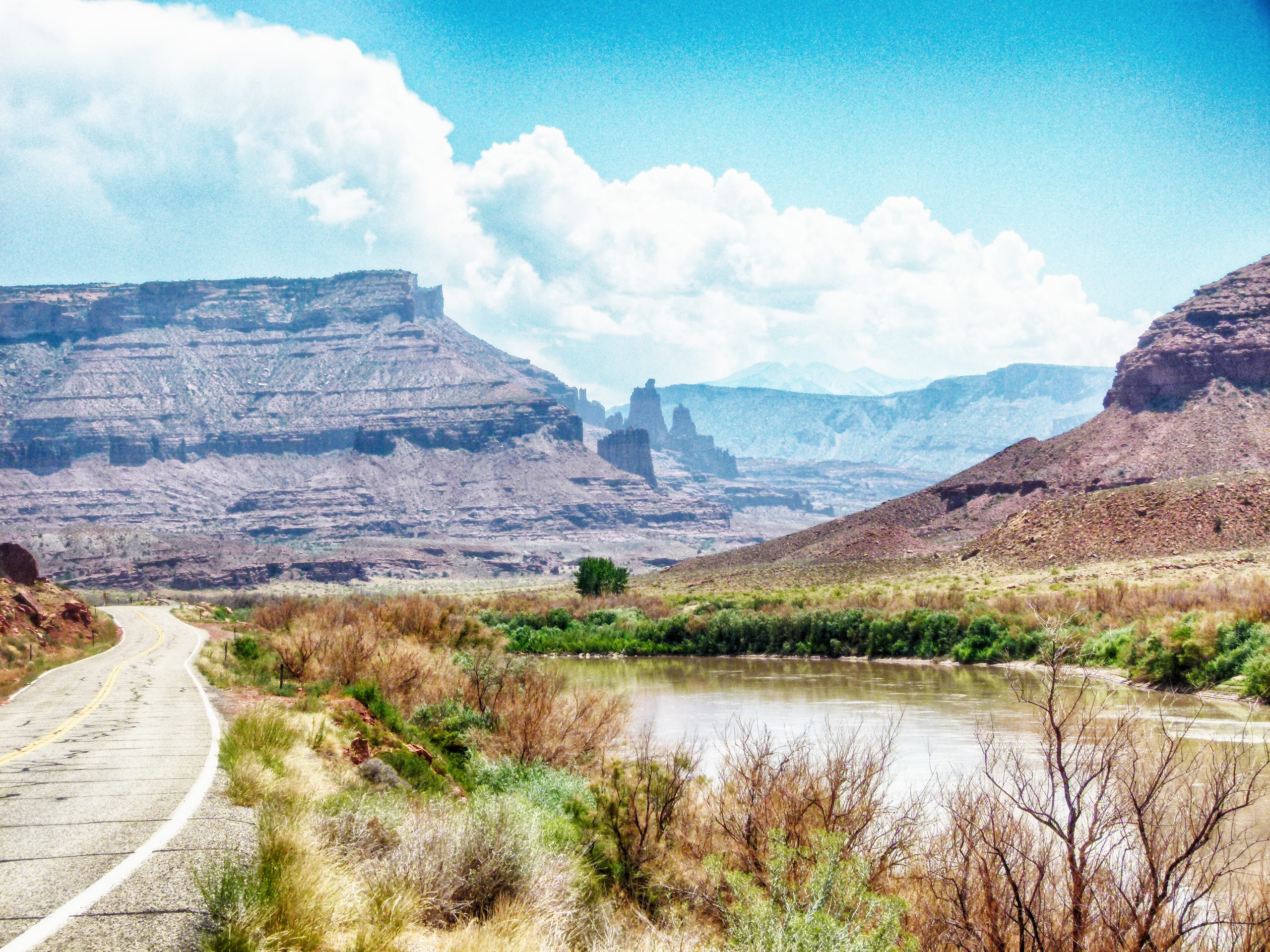USA Südwest Alternativen -Der Colorado River in Utah kurz vor Moab. Der 