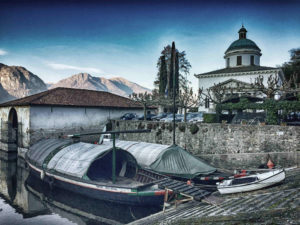 Comer See im Winter: privater Hafen der Villa Guilia